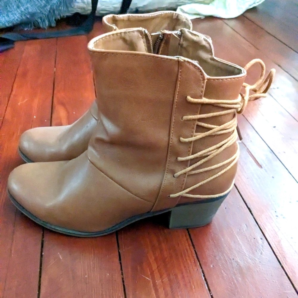 Nature Breeze faux leather tan booties size 9